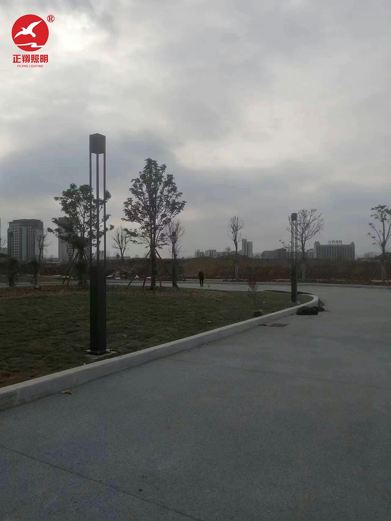 現(xiàn)代簡約庭院燈